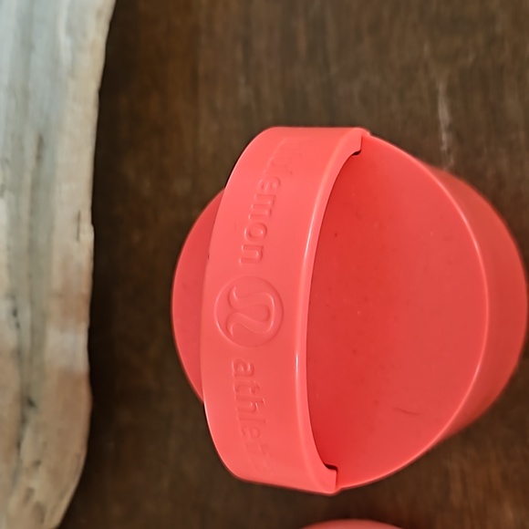 Lululemon LOVE YOGA Silicone Sleeve Glass Water Bottle - Picture 5 of 7